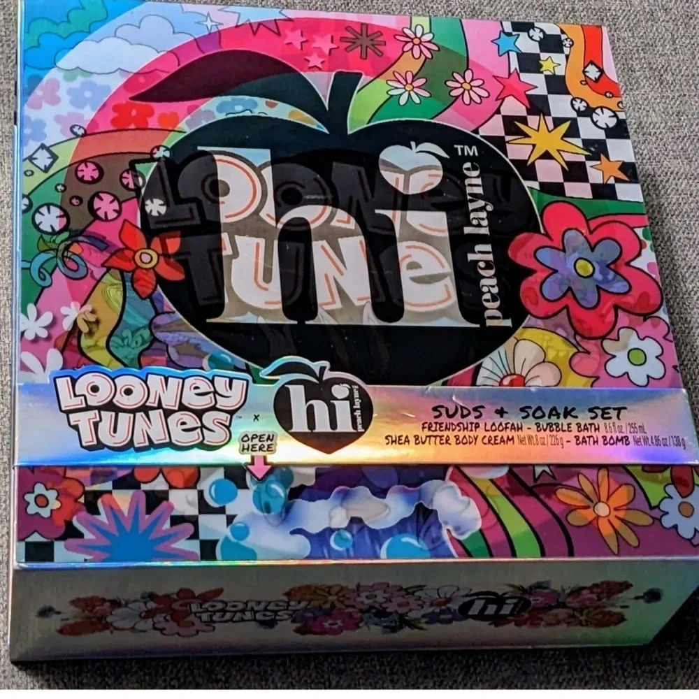 Looney Tunes Bath Set NEW in Box Spa Set